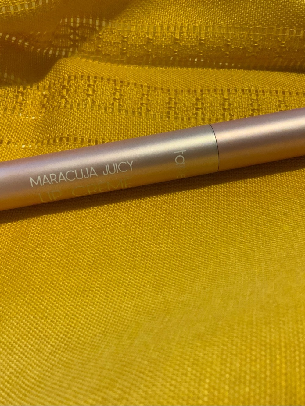 TARTE MARACUJA JUICY LIP CRÈME -SHADE: Honey